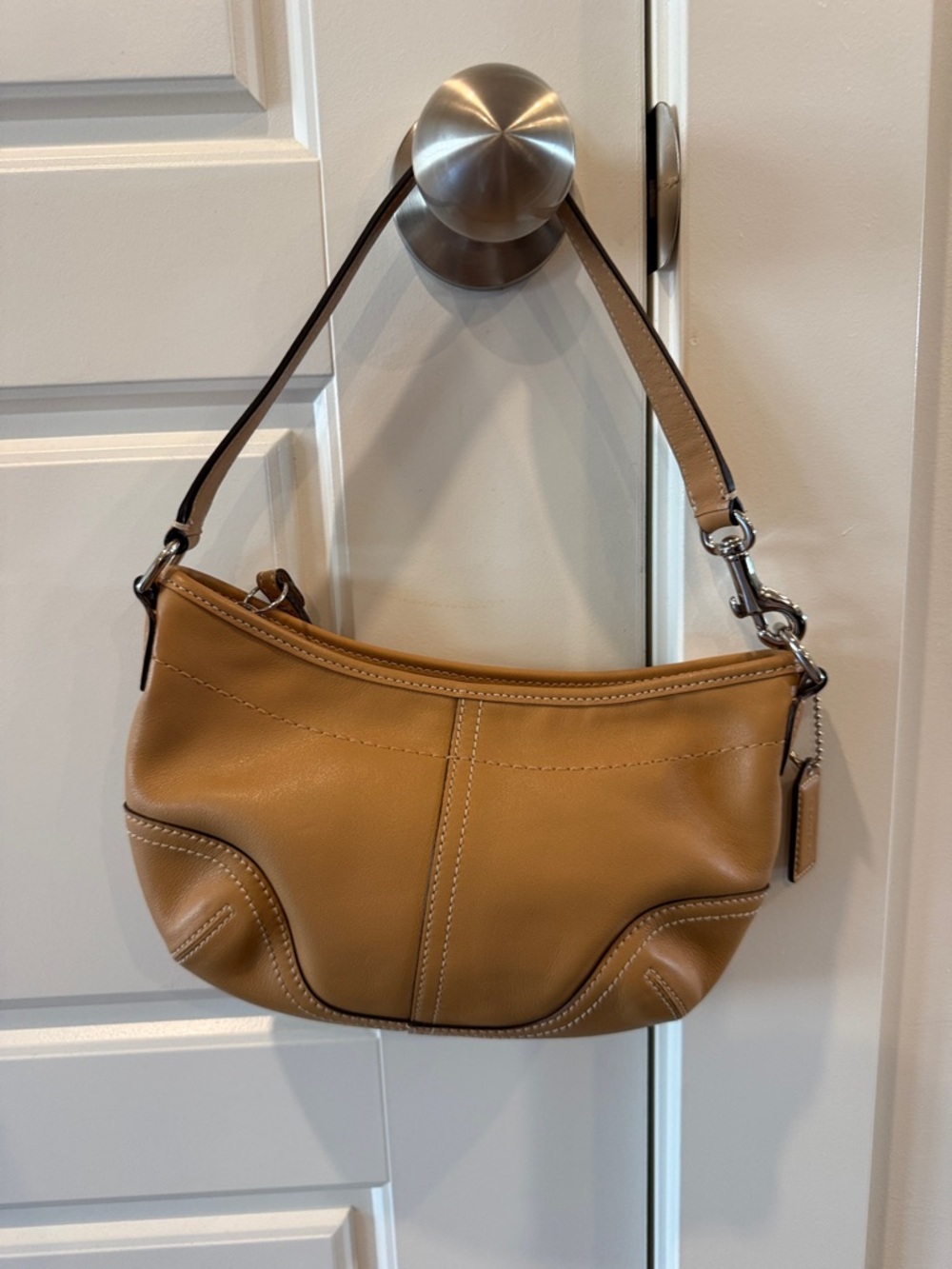 Vintage Coach Tan Leather small handbag - Picture 2 of 8